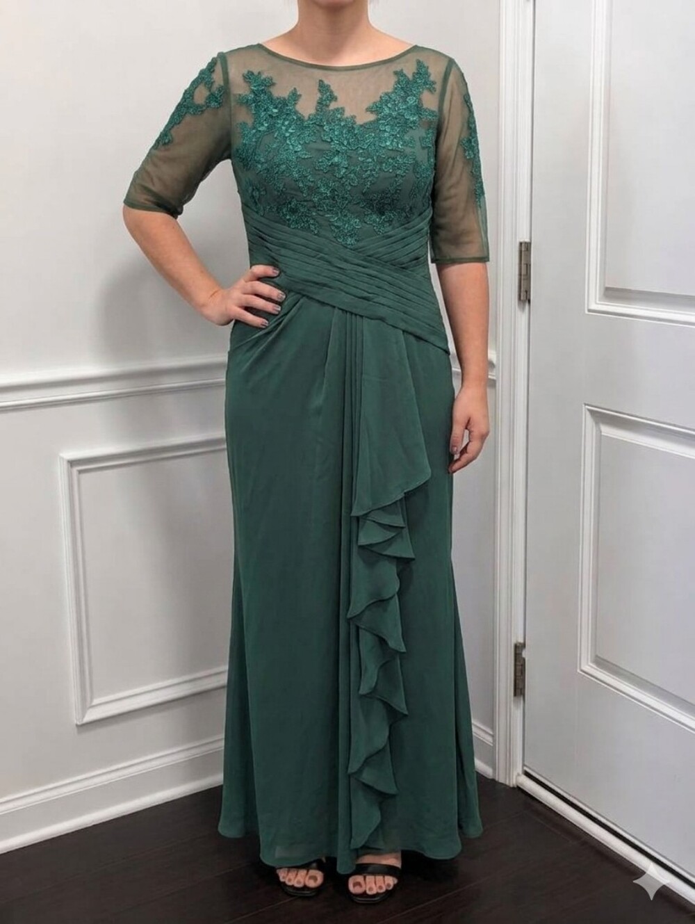 Elegant Green Lace Appliqué Evening Dress